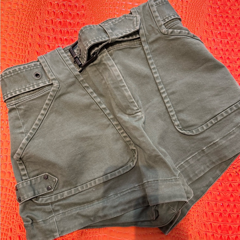 Derek lamented cargo shorts